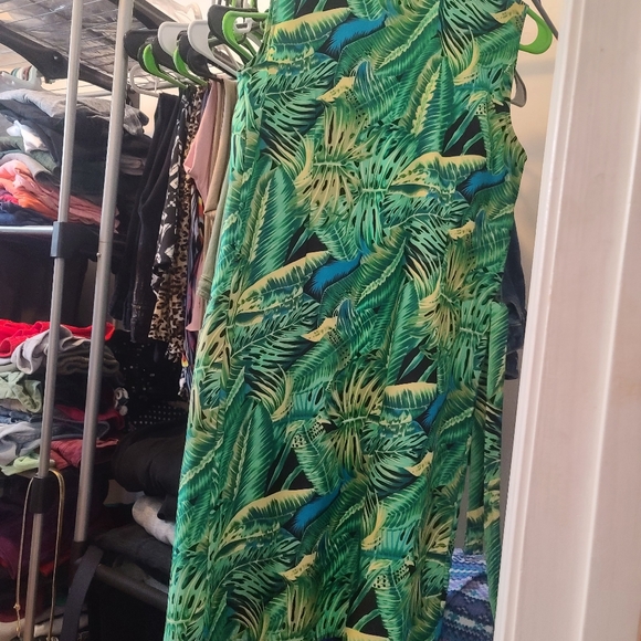 Button up mini dress with tropical plant print - Picture 5 of 5